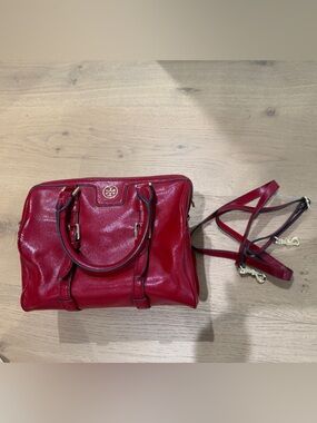 Tory Burch Red Patent Leather bag with Gold-Tone Logo Hardware